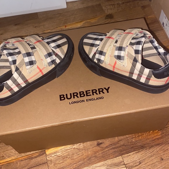 Burberry’s - Picture 3 of 6